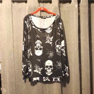 Black long sleeve shirt with skull and rose detail. Size large in black/white